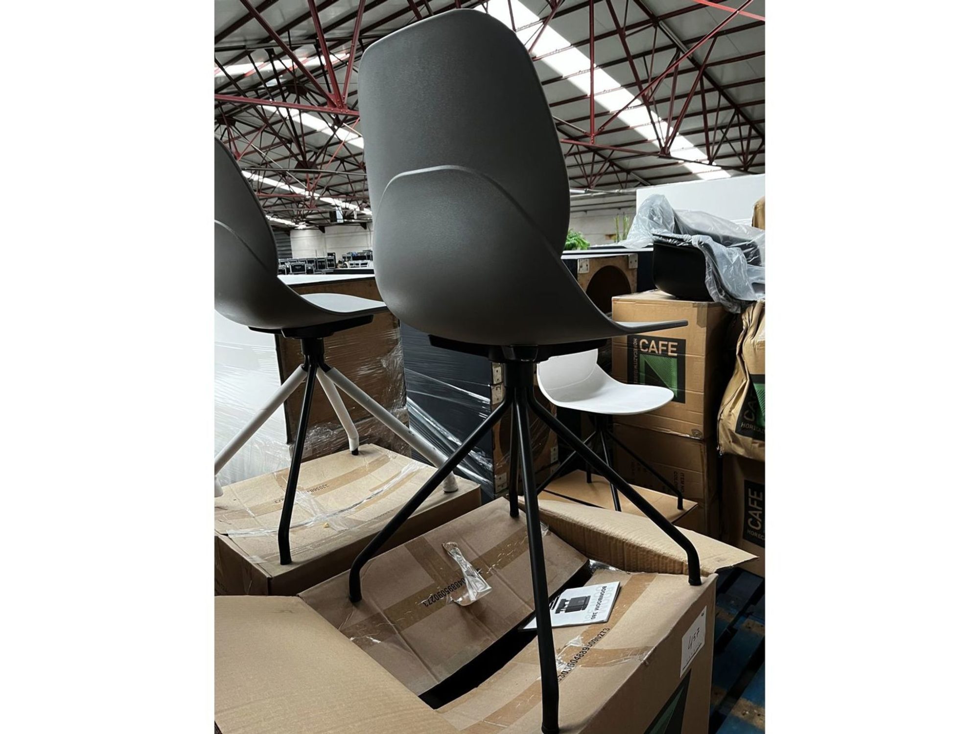 Chaises salle à manger style industriel (8 pièces disponible) - Image 2