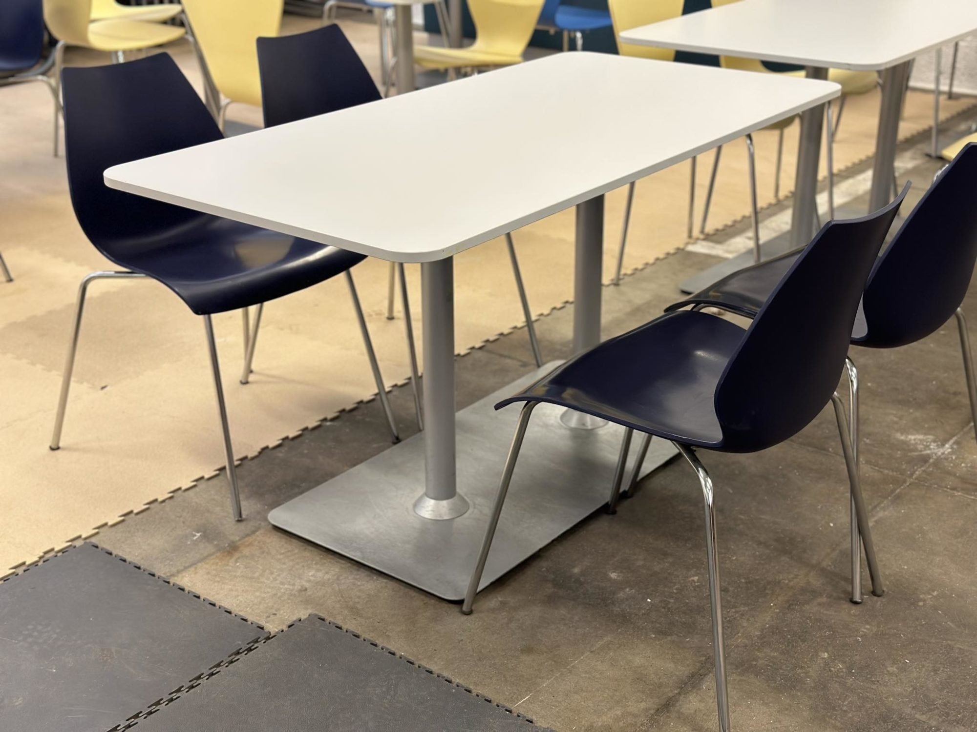 Table 4 personne "Weisner Hager" - Image 3