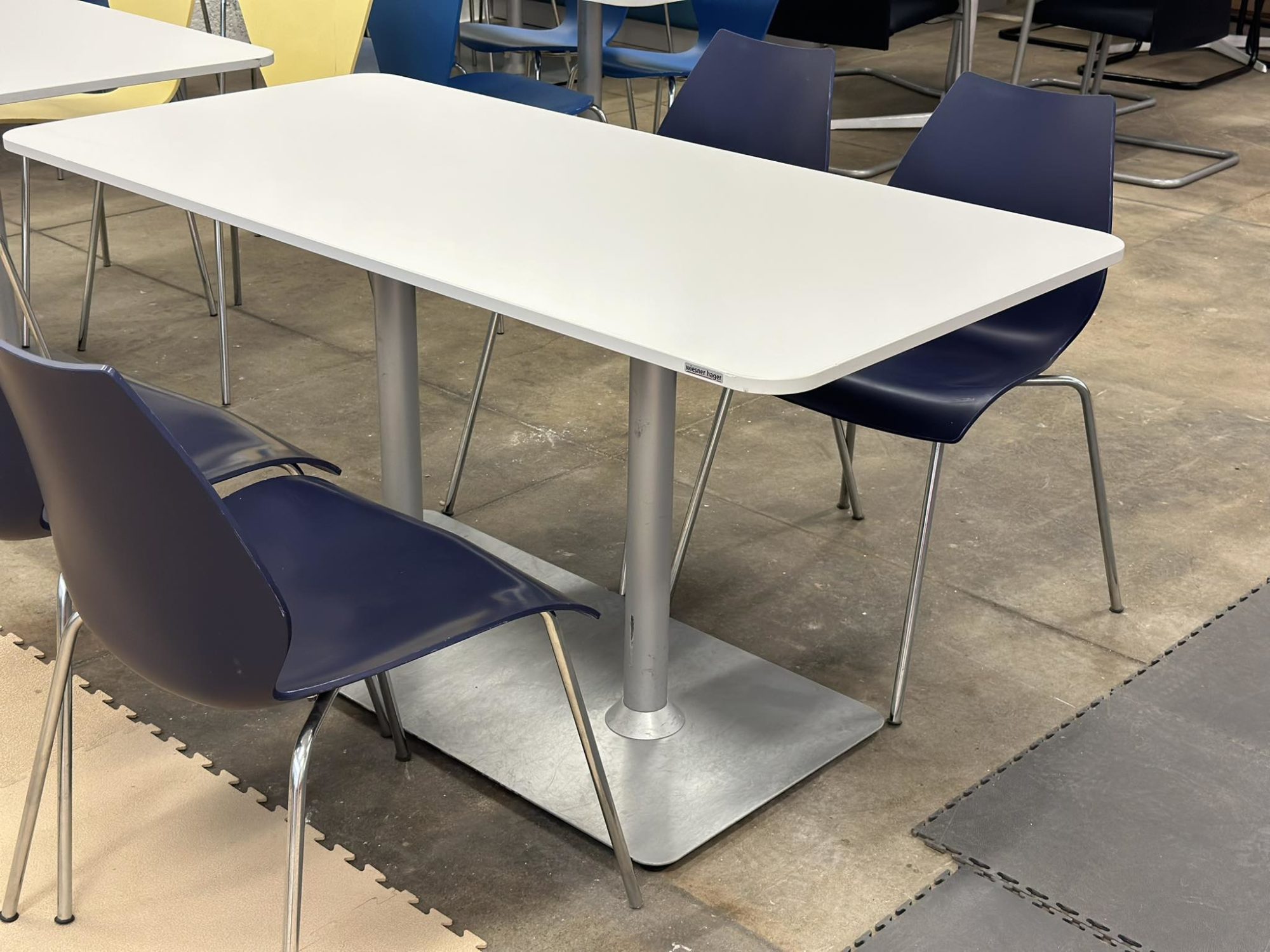 Table 4 personne "Weisner Hager" - Image 4