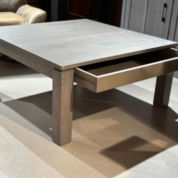 Table de salon avec tiroirs