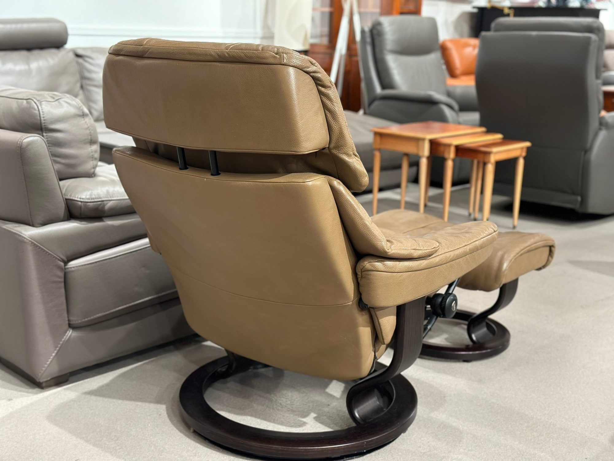 Fauteuil relax en cuir + repose pied Stressless - Reno - Image 3