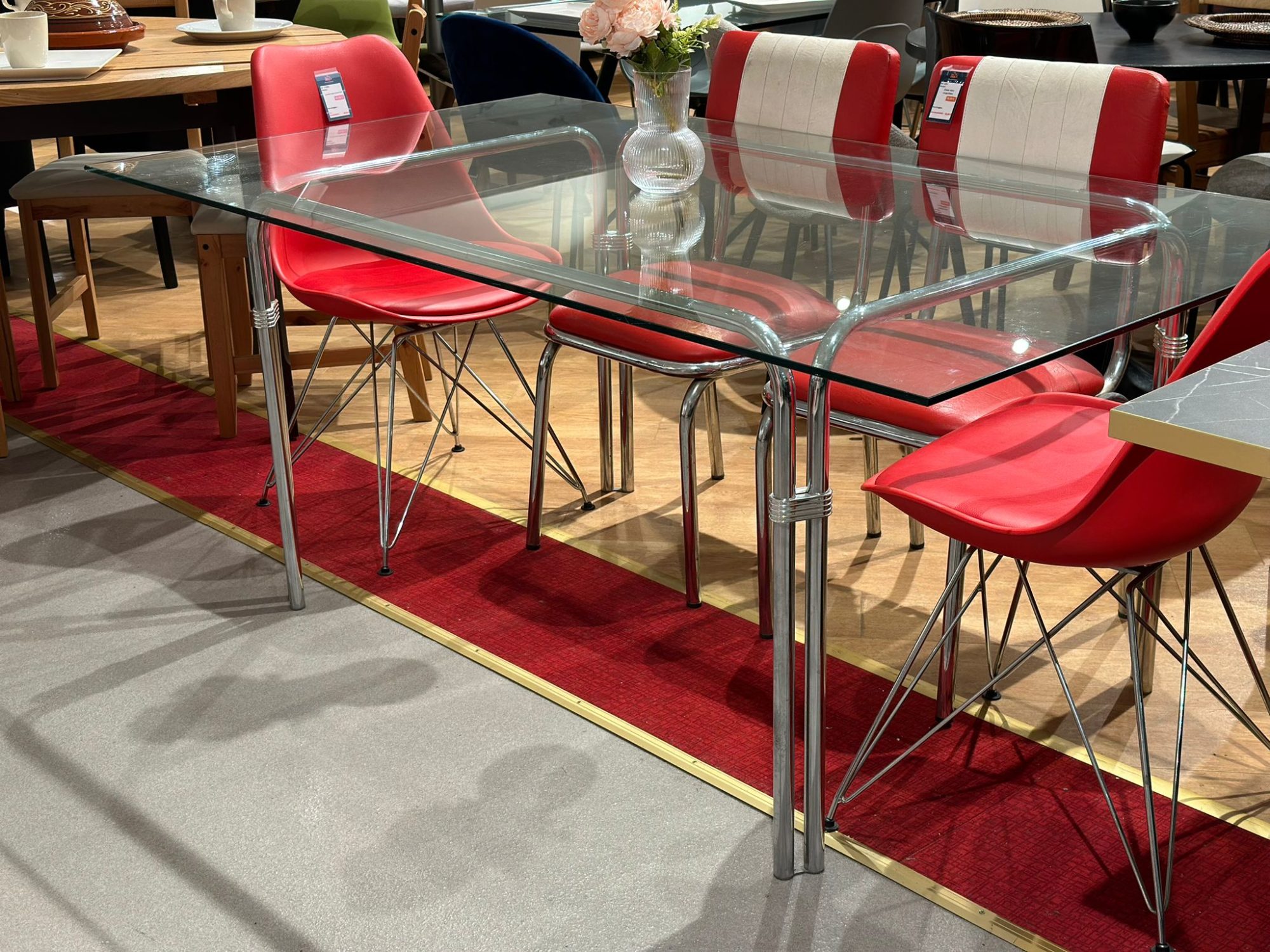 Table à manger design en verre - Image 2