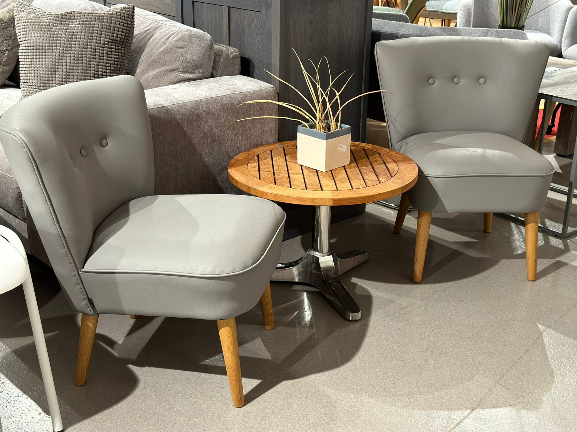 Fauteuil d'appoint cocktail en cuir (2 pièces disponibles) - Image 2
