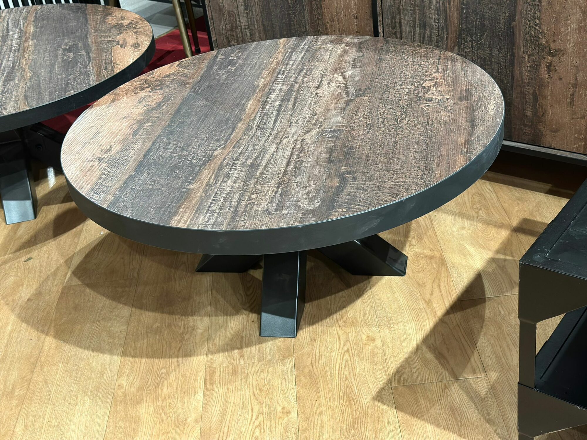 Table de salon ronde style industriel - PERGUIA - Image 3