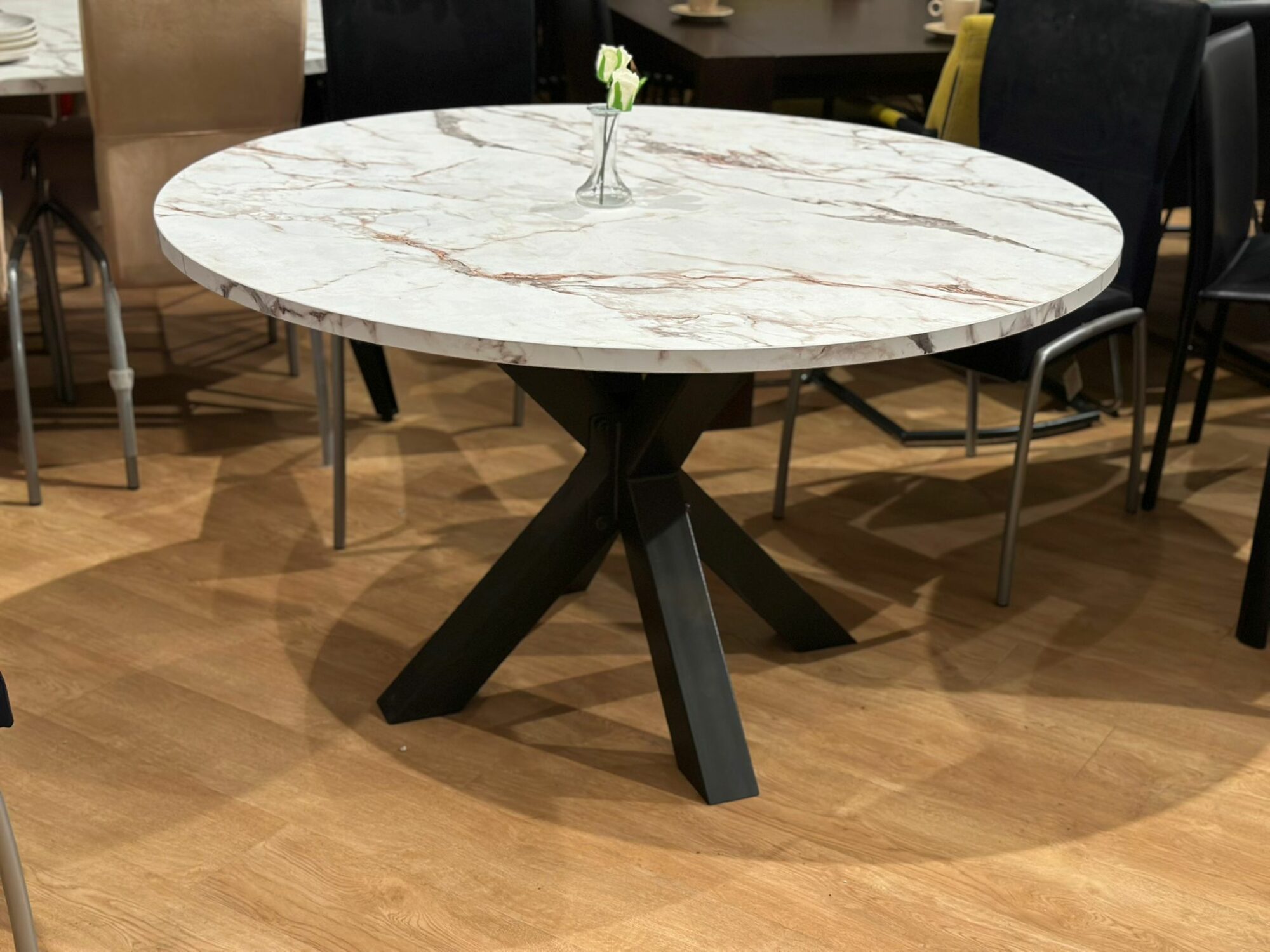 Table à manger ronde effet marbré - Image 3
