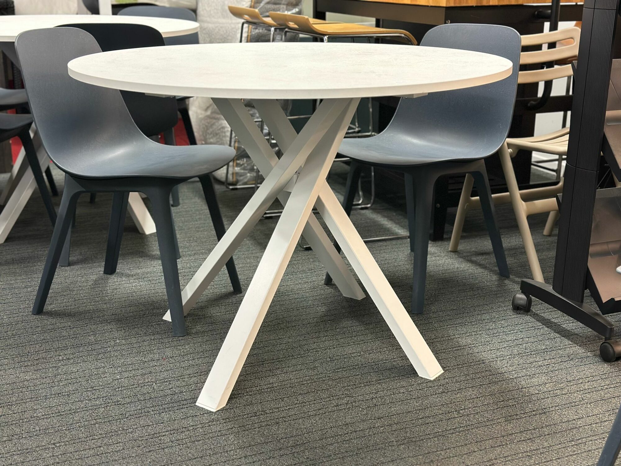 Table salle à manger ronde - MARIEDAMM (2 pièces disponibles) - Image 2