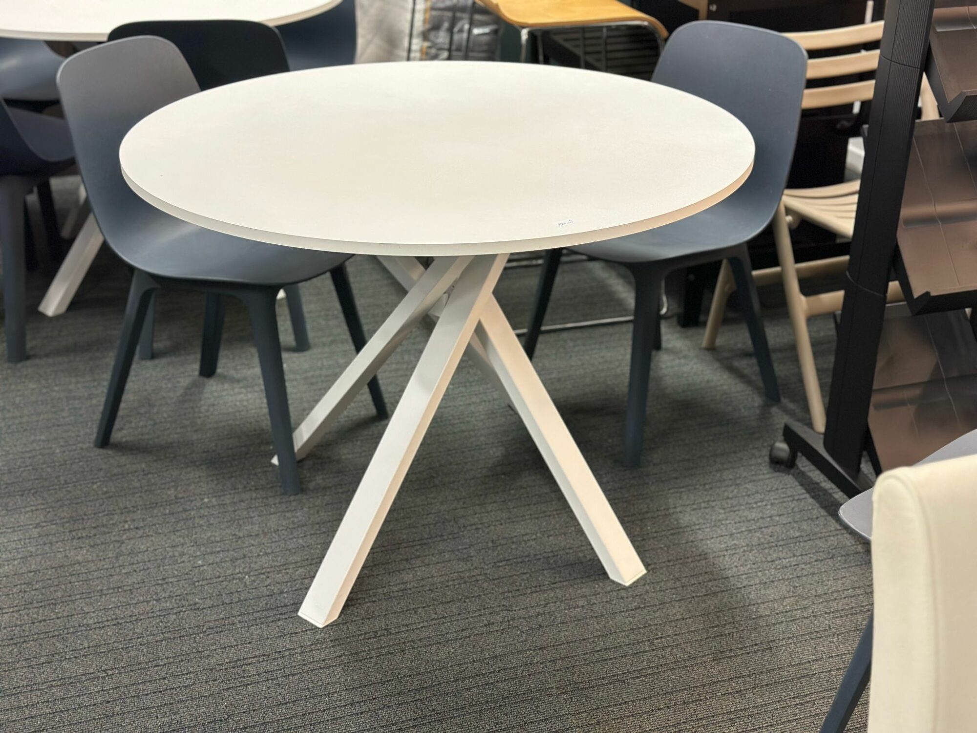 Table salle à manger ronde - MARIEDAMM (2 pièces disponibles) - Image 3