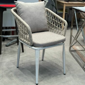 Chaises de terrasse (27 pièces disponibles)