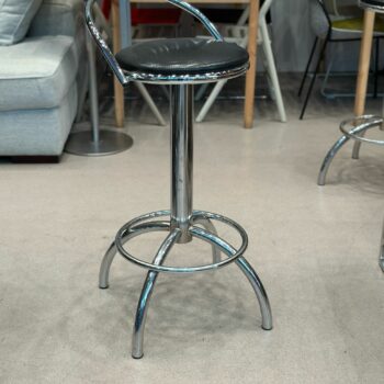 Tabourets de bar pivotant style retro (2 pièces disponibles)