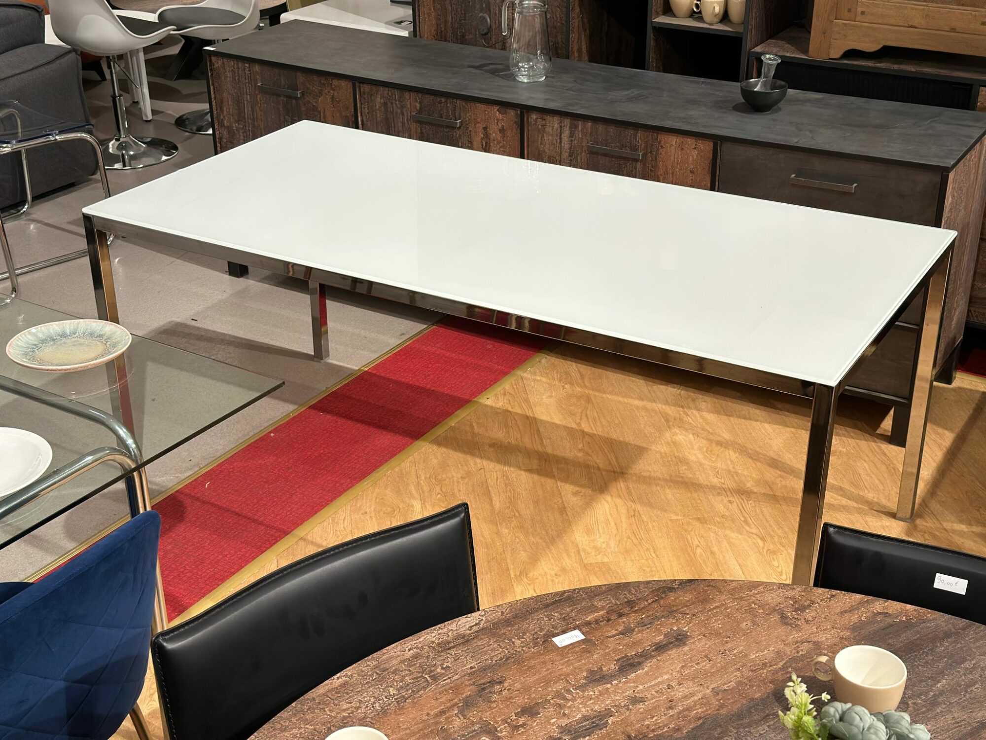 Table à manger structure chromée dessus en verre - TORSBY - Image 3