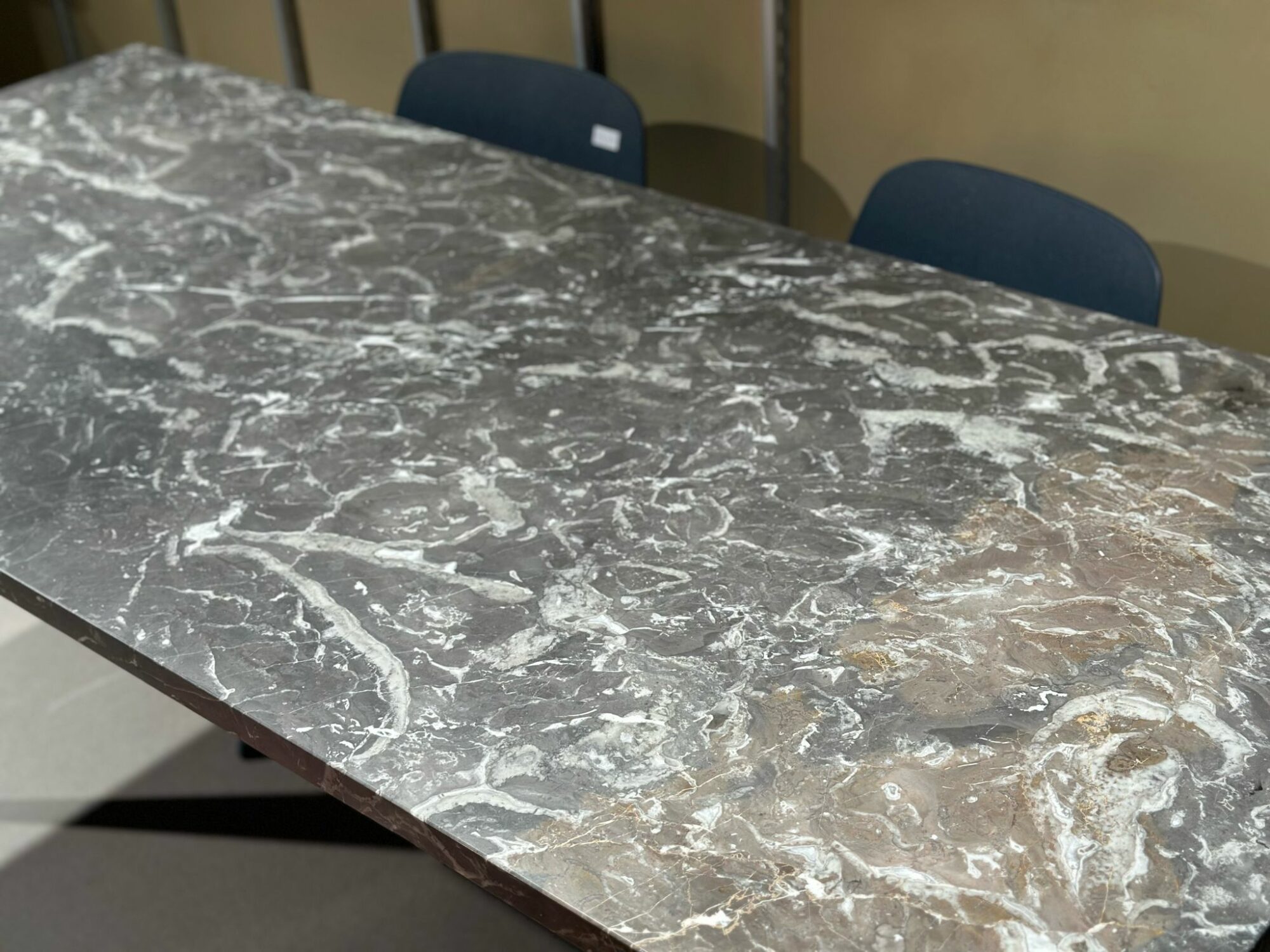 Table à manger en marbre - Image 2