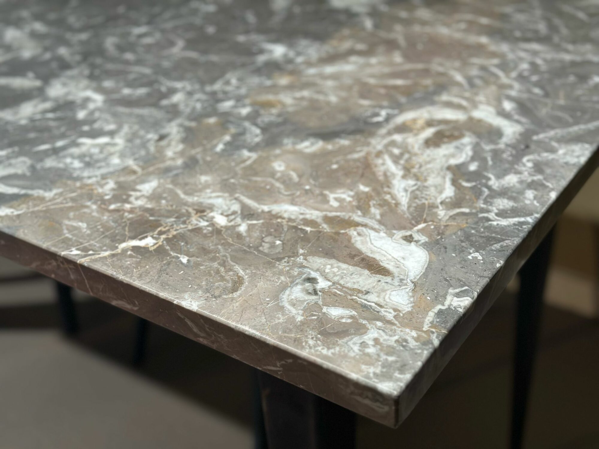 Table à manger en marbre - Image 4