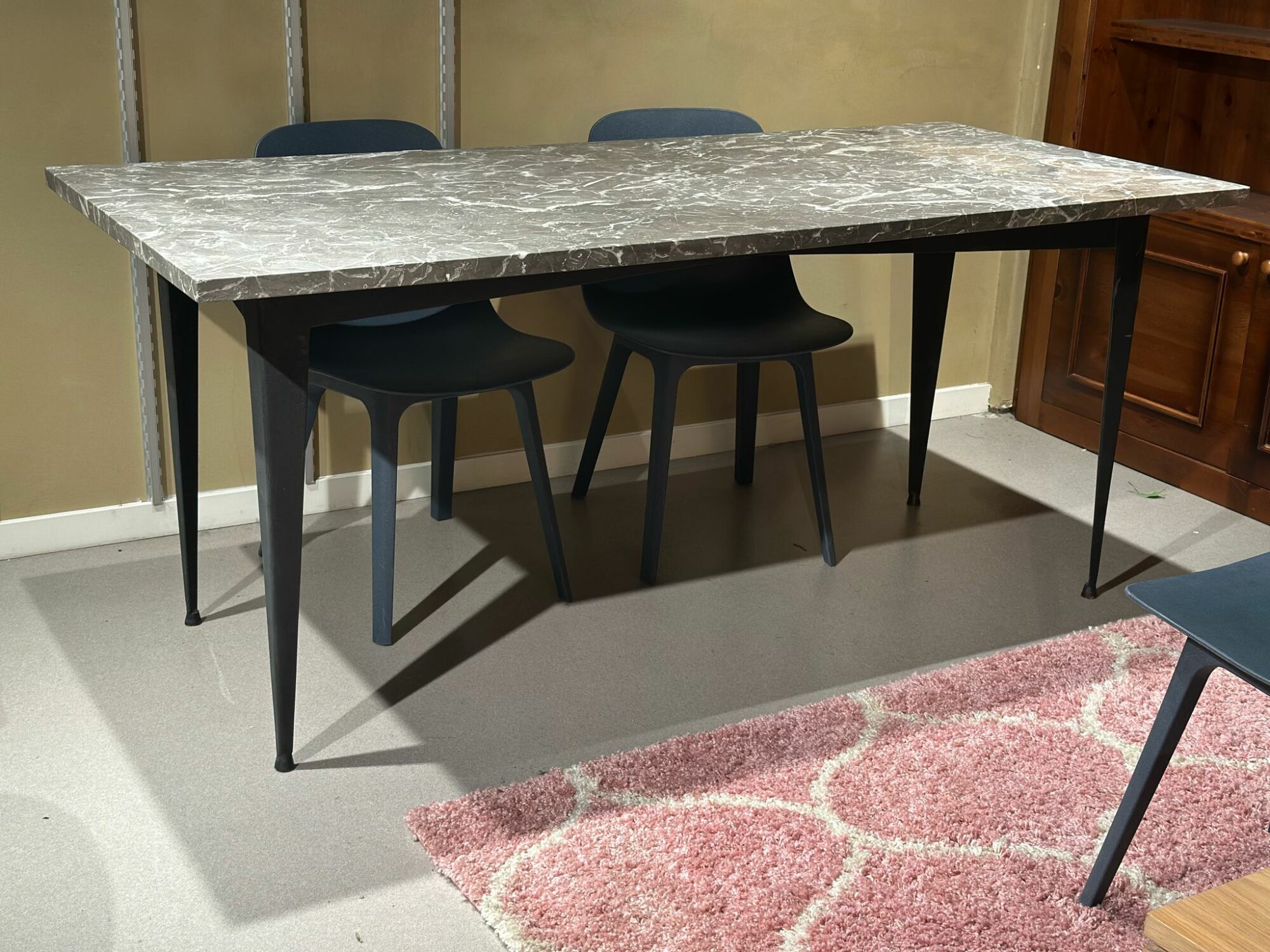 Table à manger en marbre - Image 3