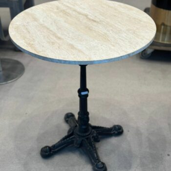 Table de terrasse ronde en travertin (26 pièces disponibles)