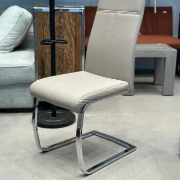 4x Chaises dossier haut en similicuir