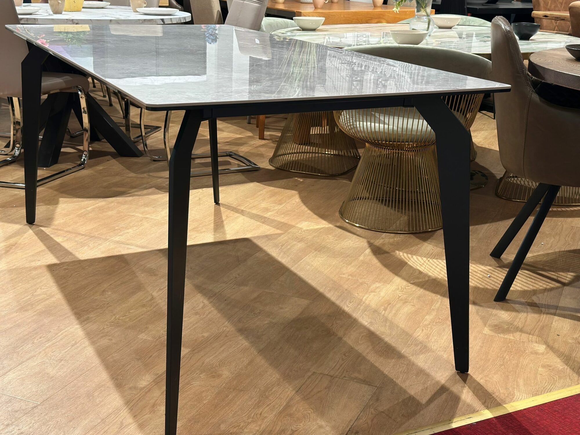Table à manger effet marbre - Image 3