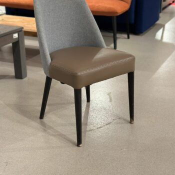 Chaises salle à manger (32 pièces disponibles)