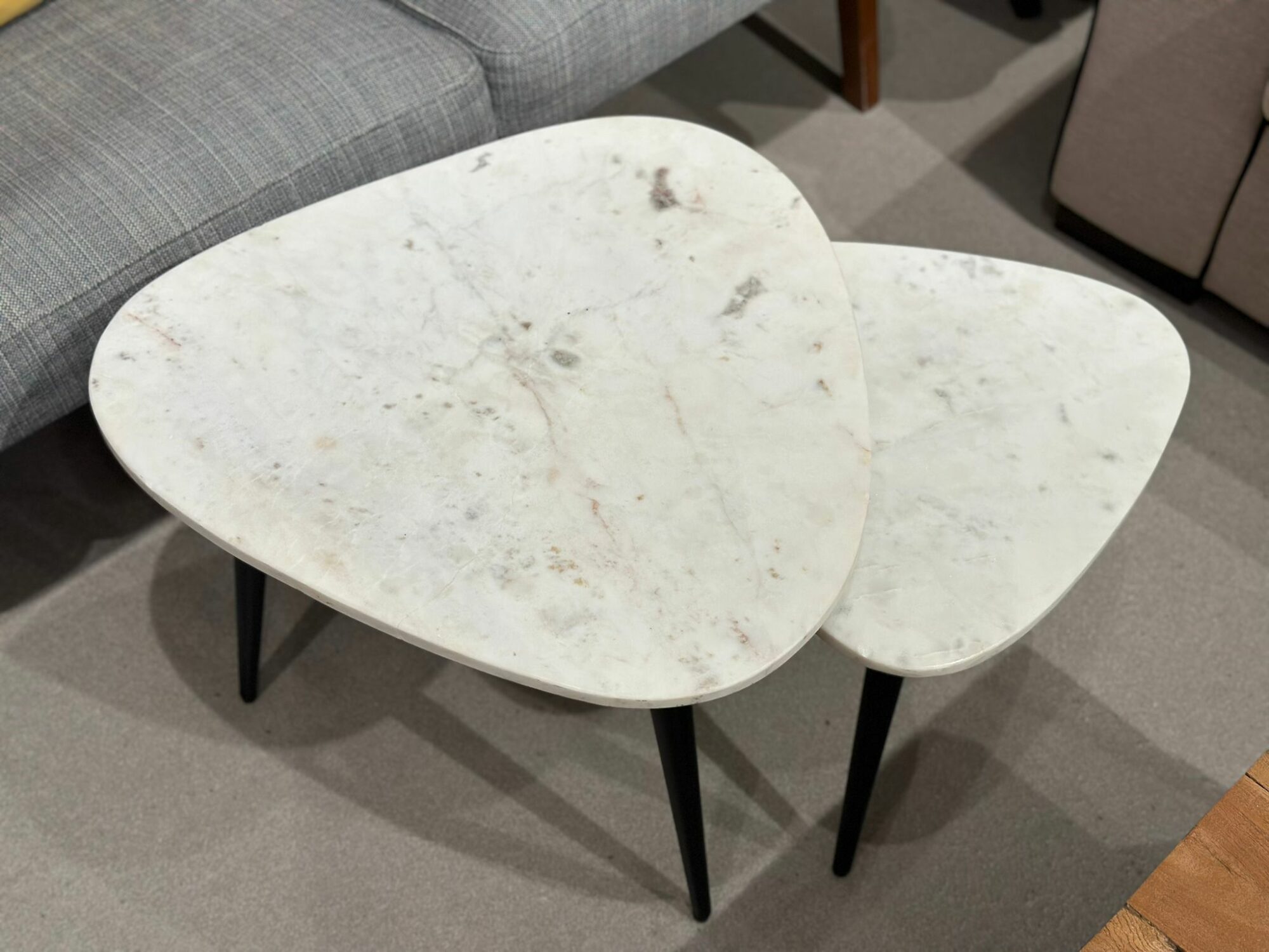 Set de 2 tables gigognes en marbre - Image 3