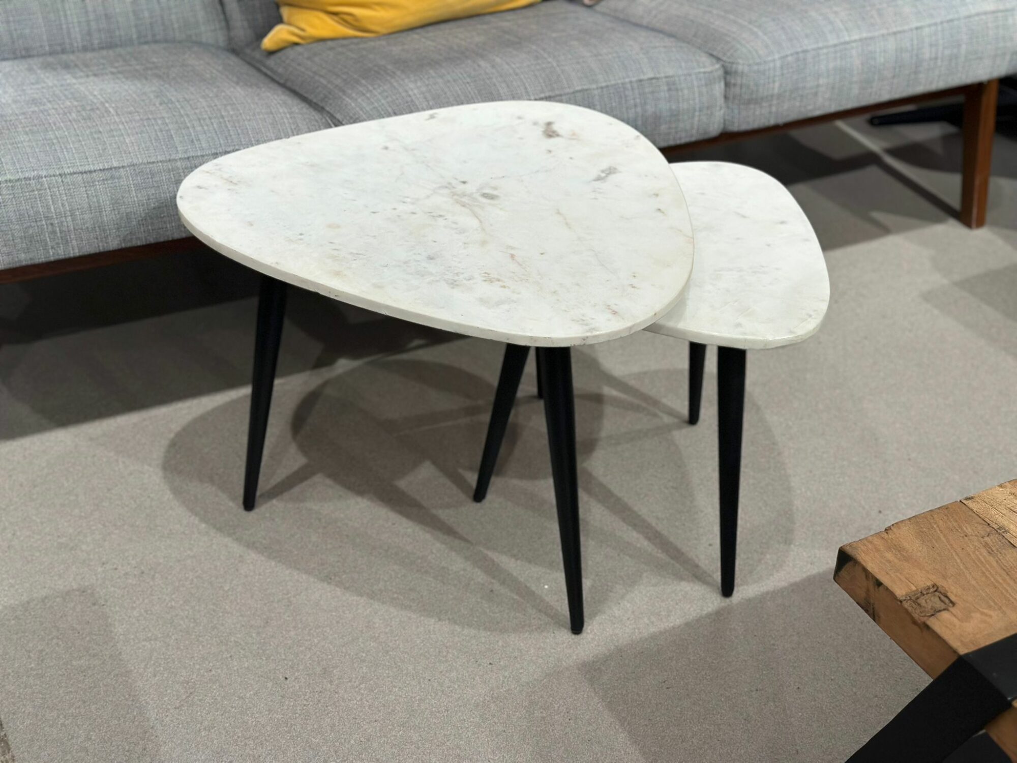 Set de 2 tables gigognes en marbre - Image 2