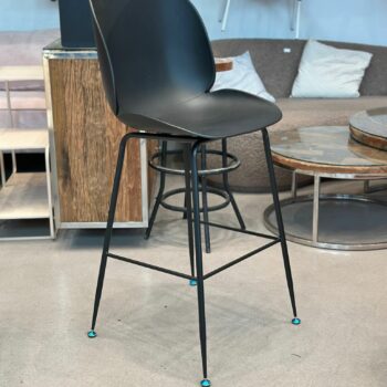 Tabourets de bar en plastique "Bella" (3 pièces disponibles)