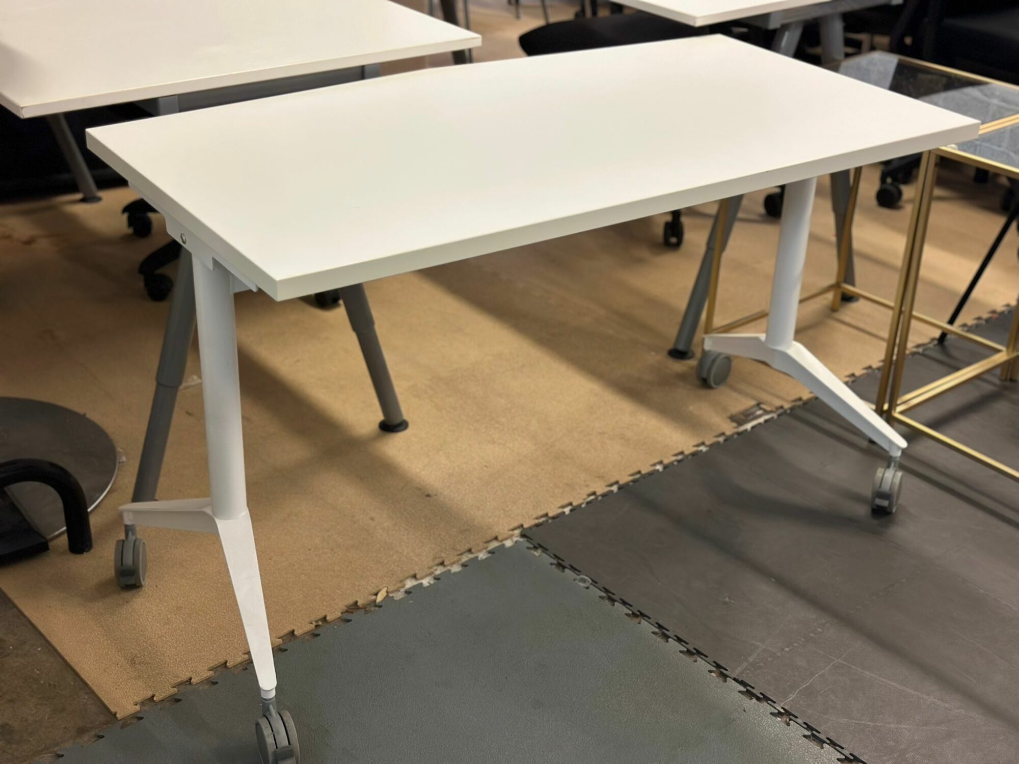 Bureau sur roulette plateau pliable - Image 3