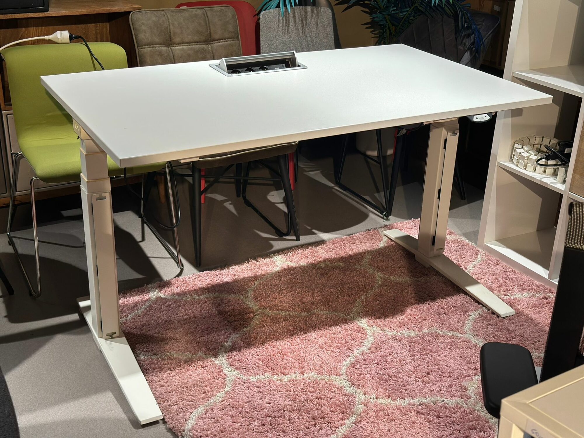 Bureau électrique (4 pièces disponibles)