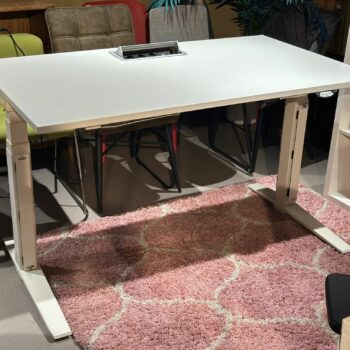 Bureau électrique (4 pièces disponibles)