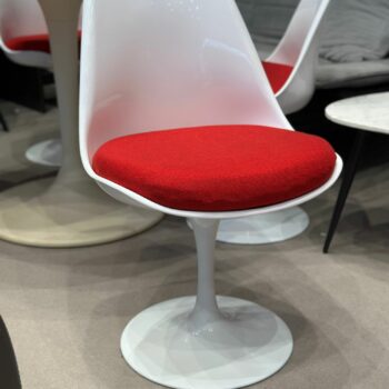 4x Chaises style TULIPE avec coussin rouge