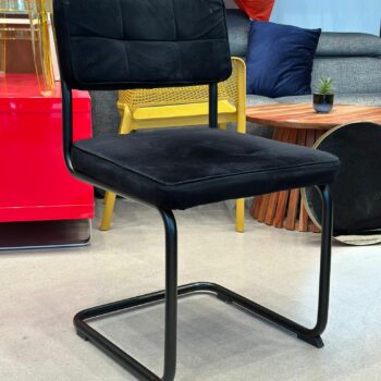 Chaises salle à manger en velours noir (10 pièces disponibles)