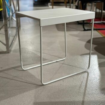 Table d'appoint métallique