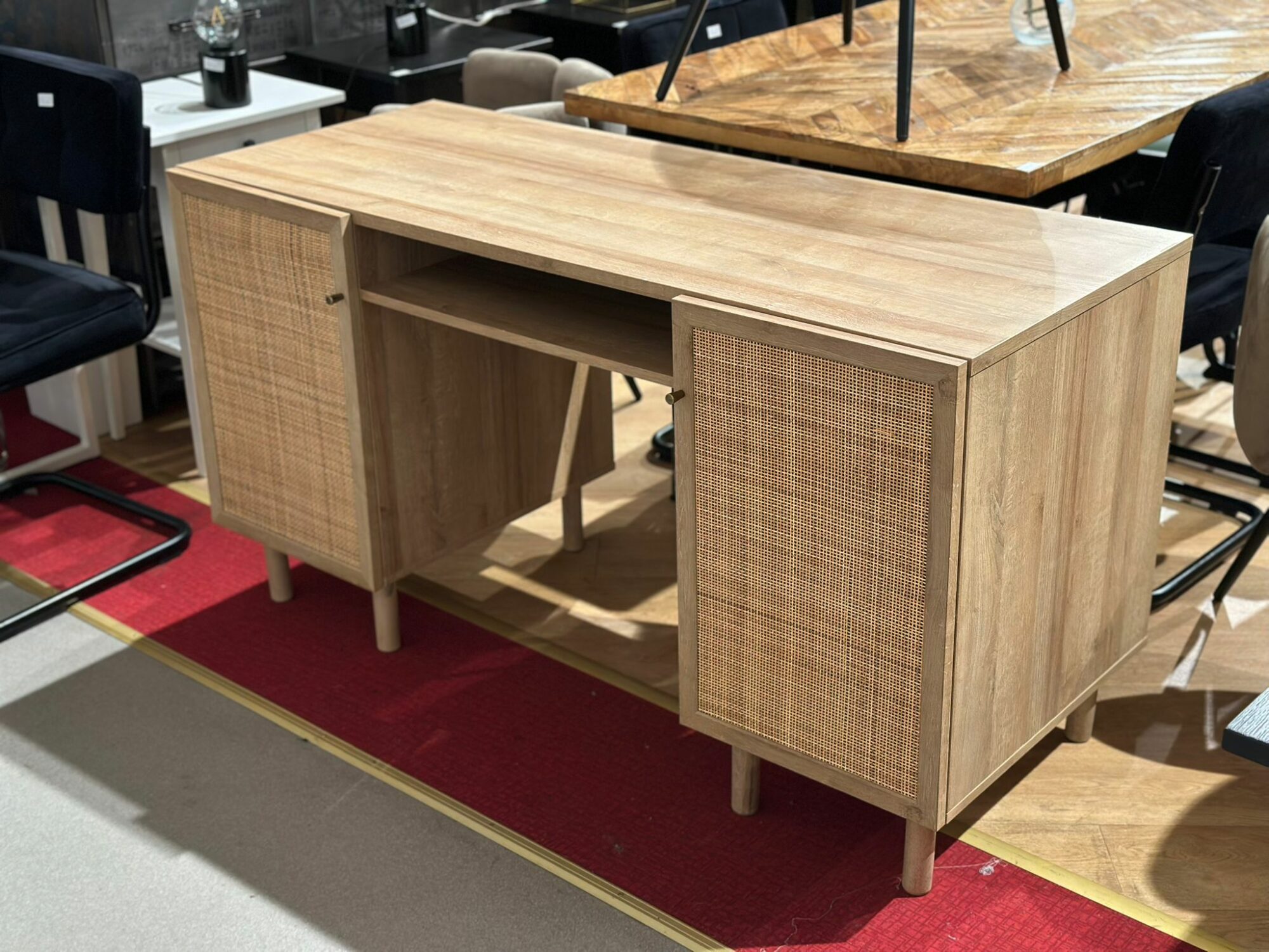 Bureau en bois et rotin