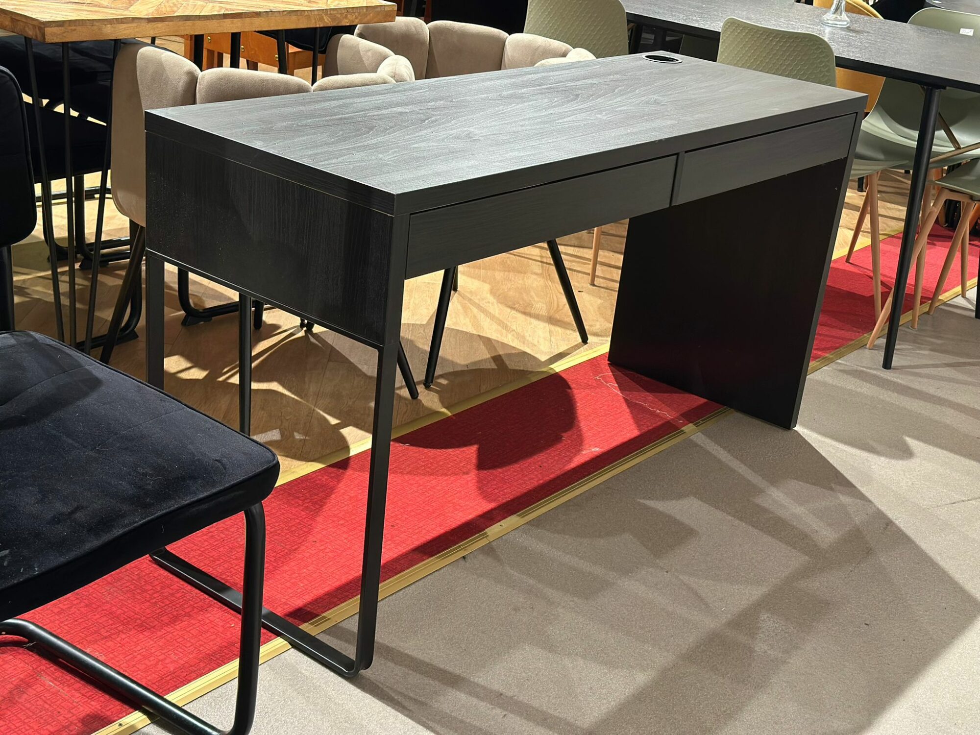 Bureau noir avec 2 tiroirs - Image 2