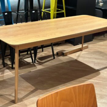 Table à manger en bois bord arrondi