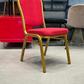 Chaises de banquet empilable (120 pièces disponibles)