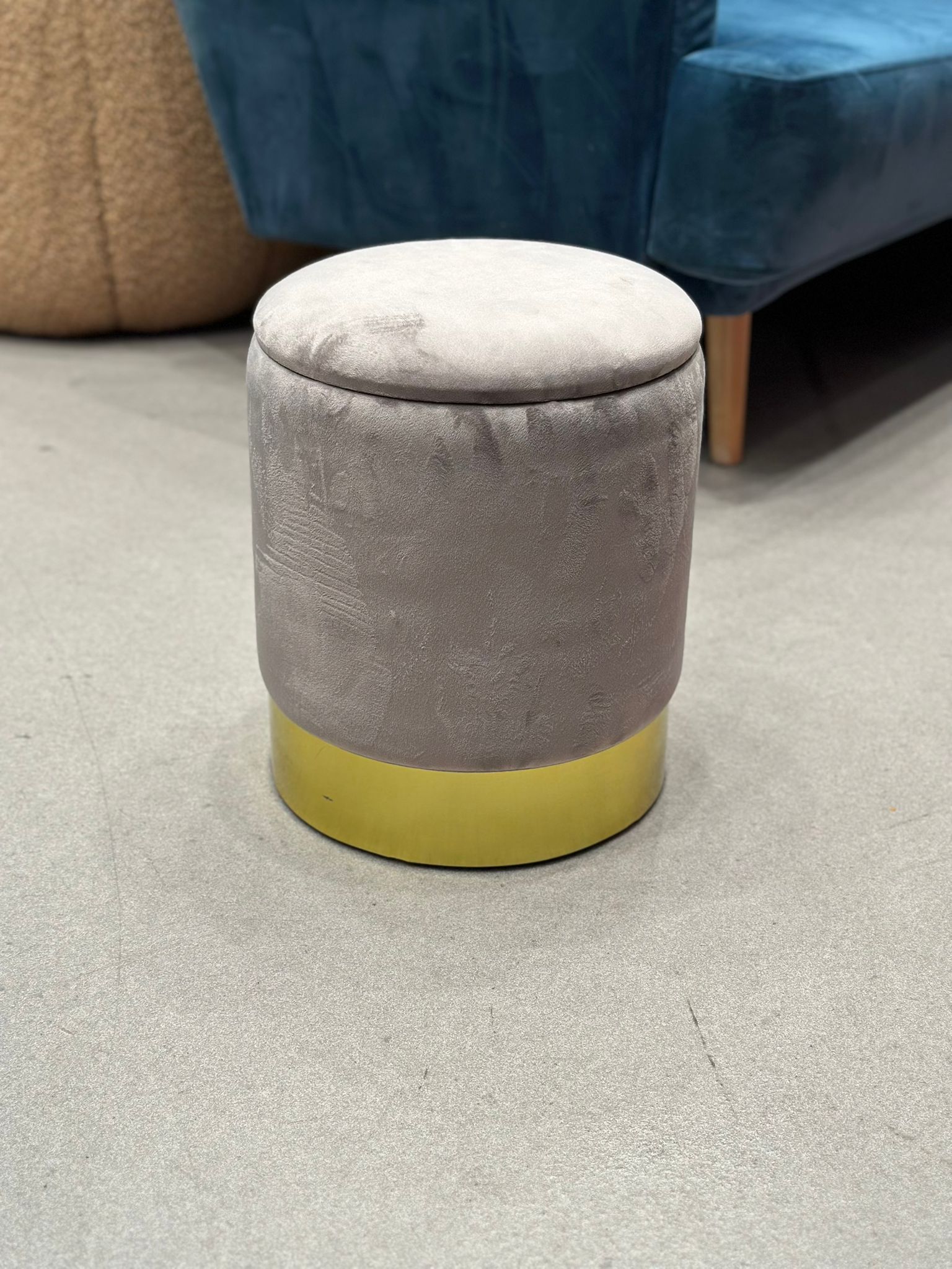 Pouf d'appoint en velours gris avec espace de rangement