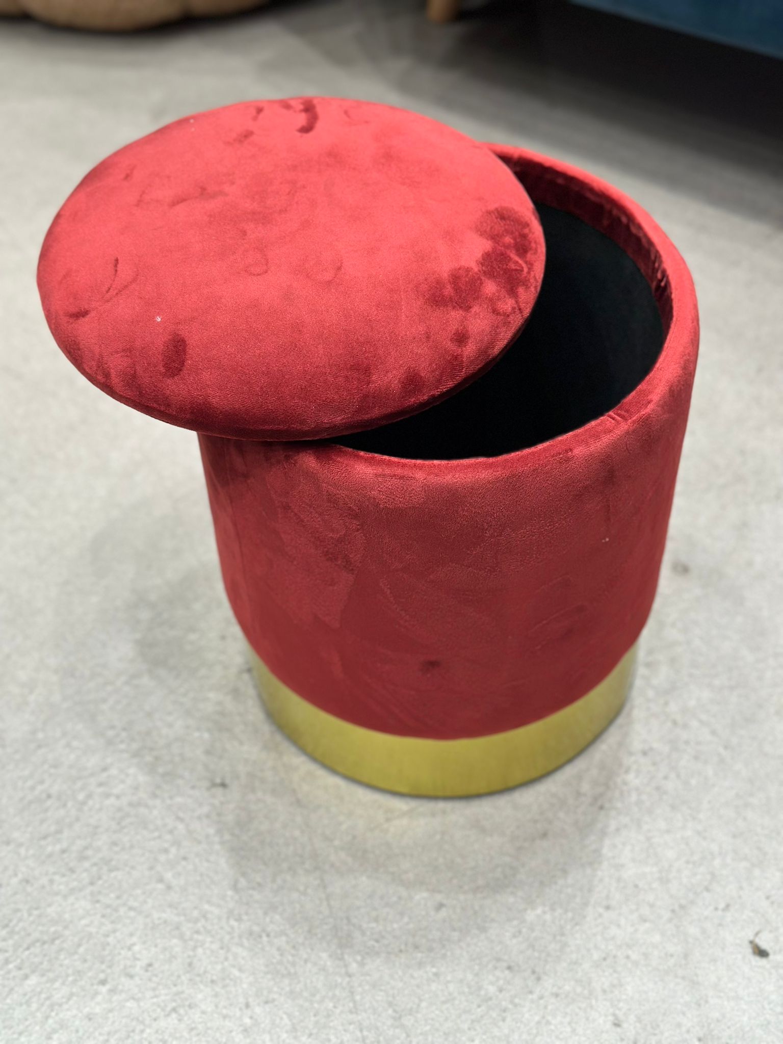 Pouf d'appoint en velours bordeaux avec espace de rangement - Image 2