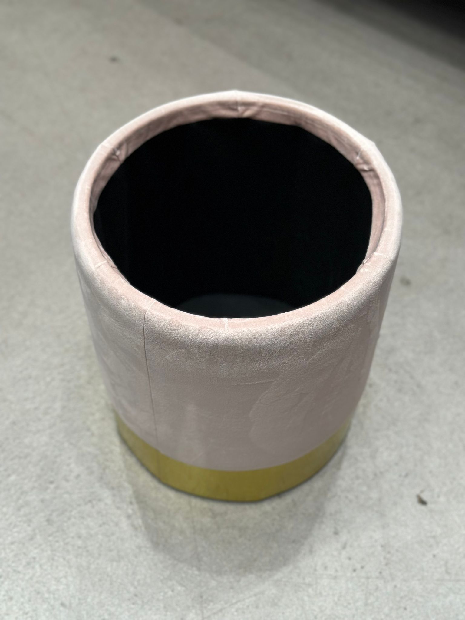 Pouf d'appoint en velours rose avec espace de rangement - Image 3