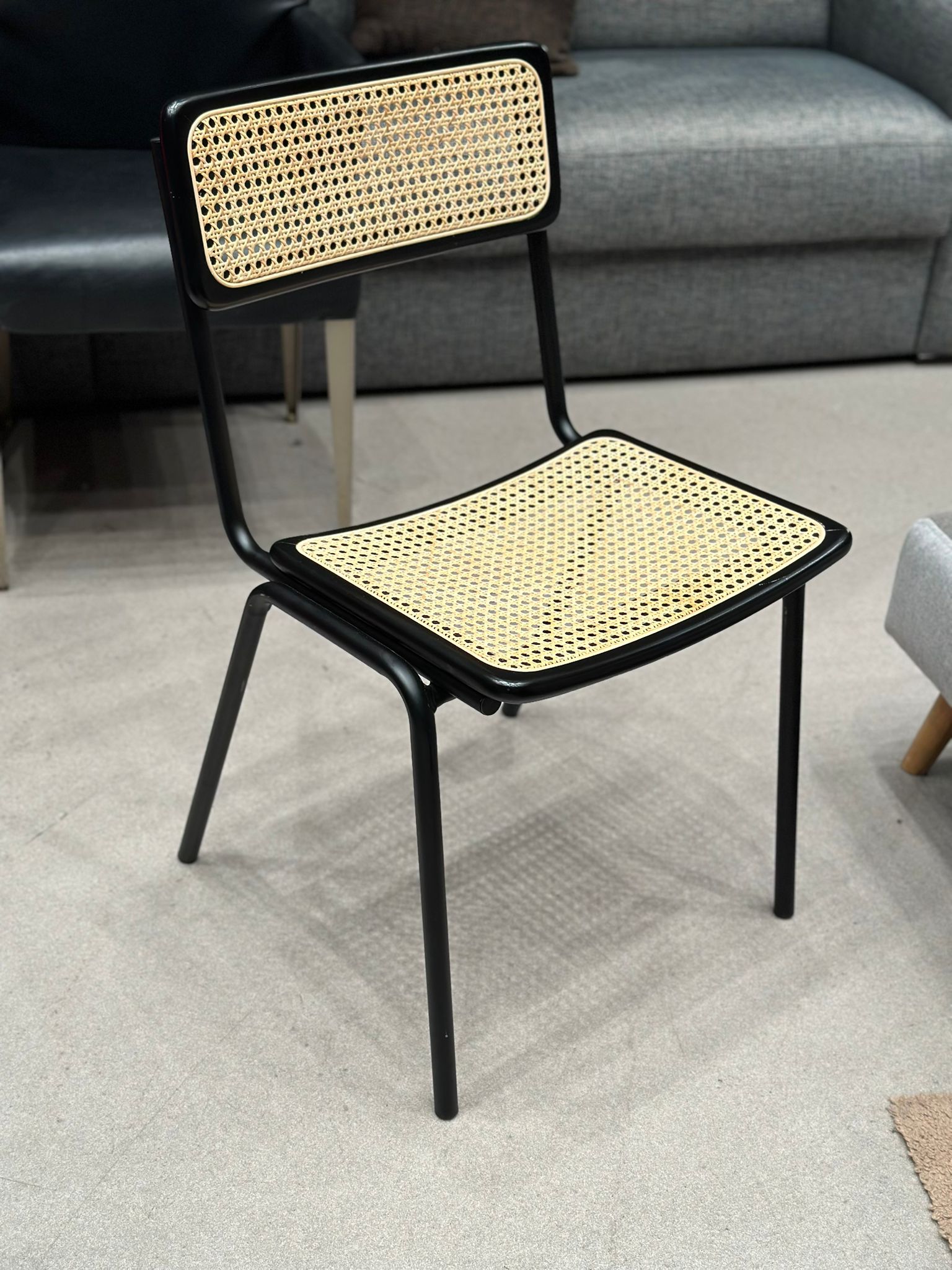 4x Chaises salle à manger noir et rotin - Image 3