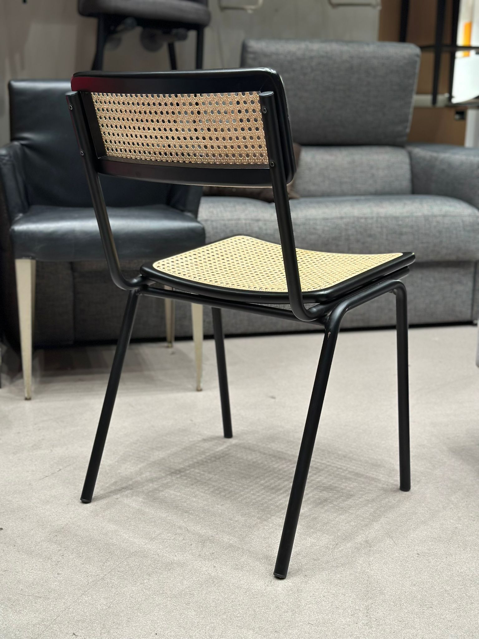 4x Chaises salle à manger noir et rotin - Image 2