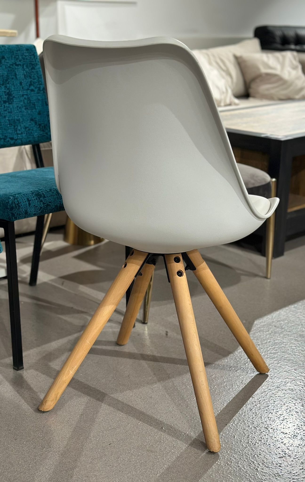 Chaises salle à manger style scandinave - Image 3