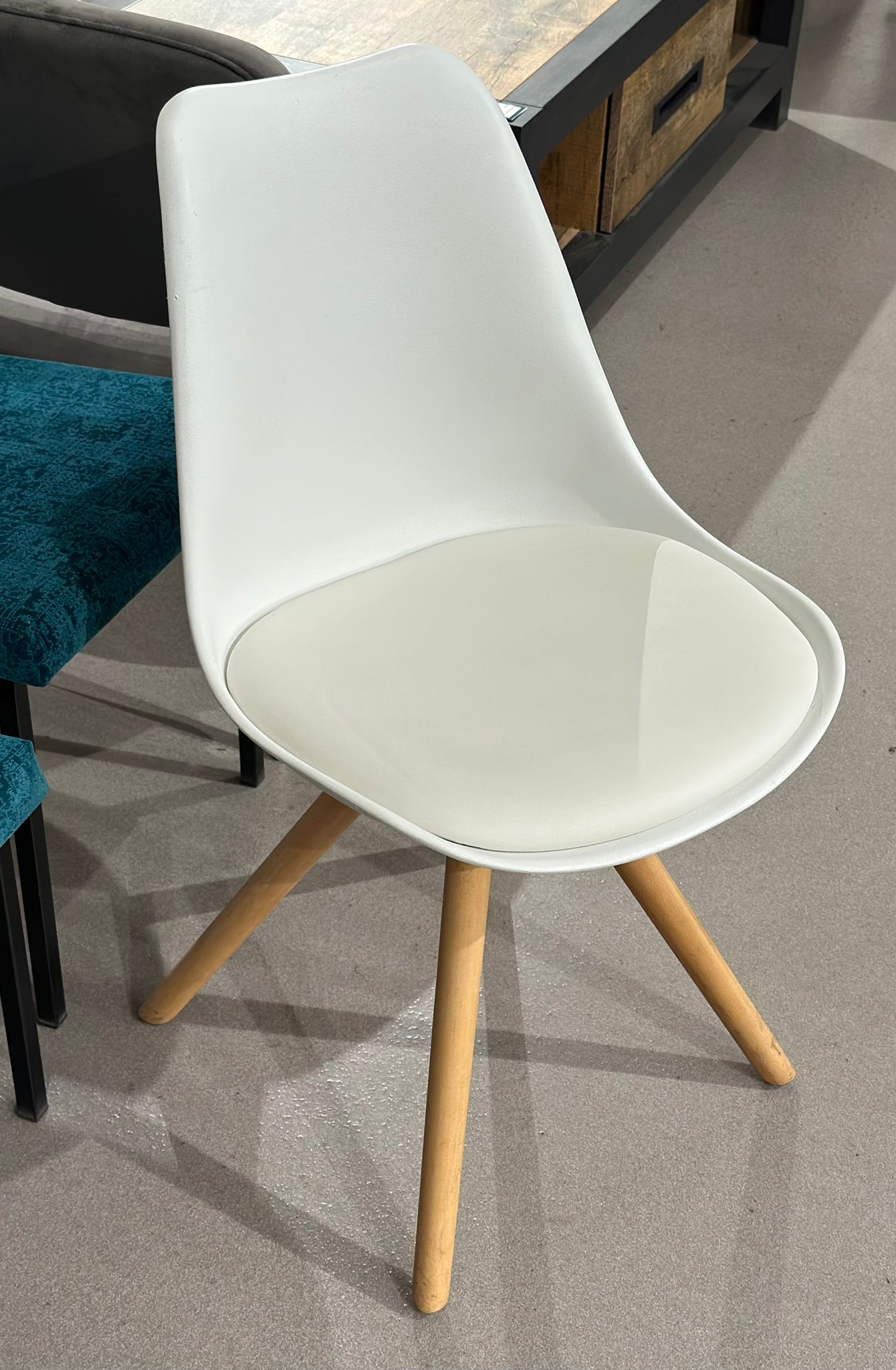 Chaises salle à manger style scandinave - Image 2