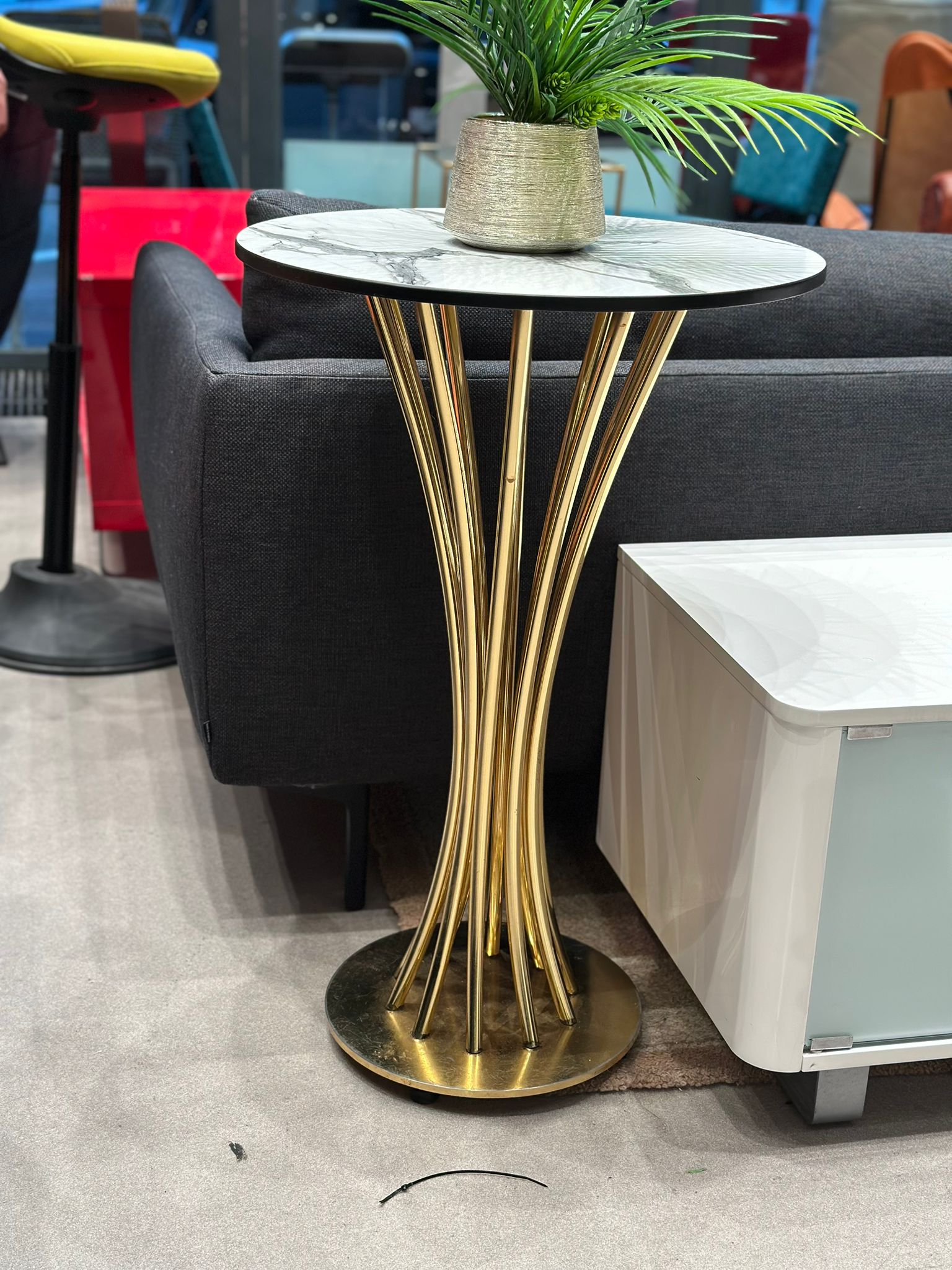 Table d'appoint ronde effet marbre - Image 2