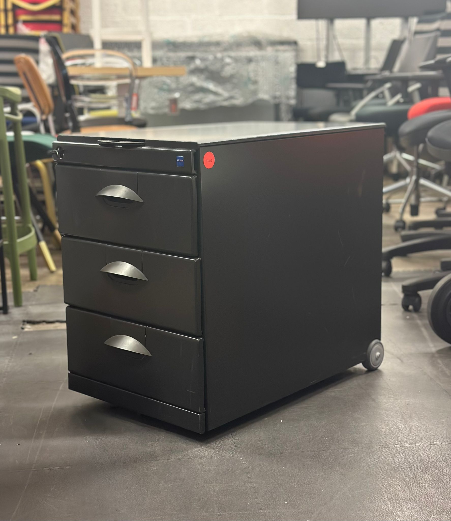 Caisson de rangement métallique sur roulette avec clés