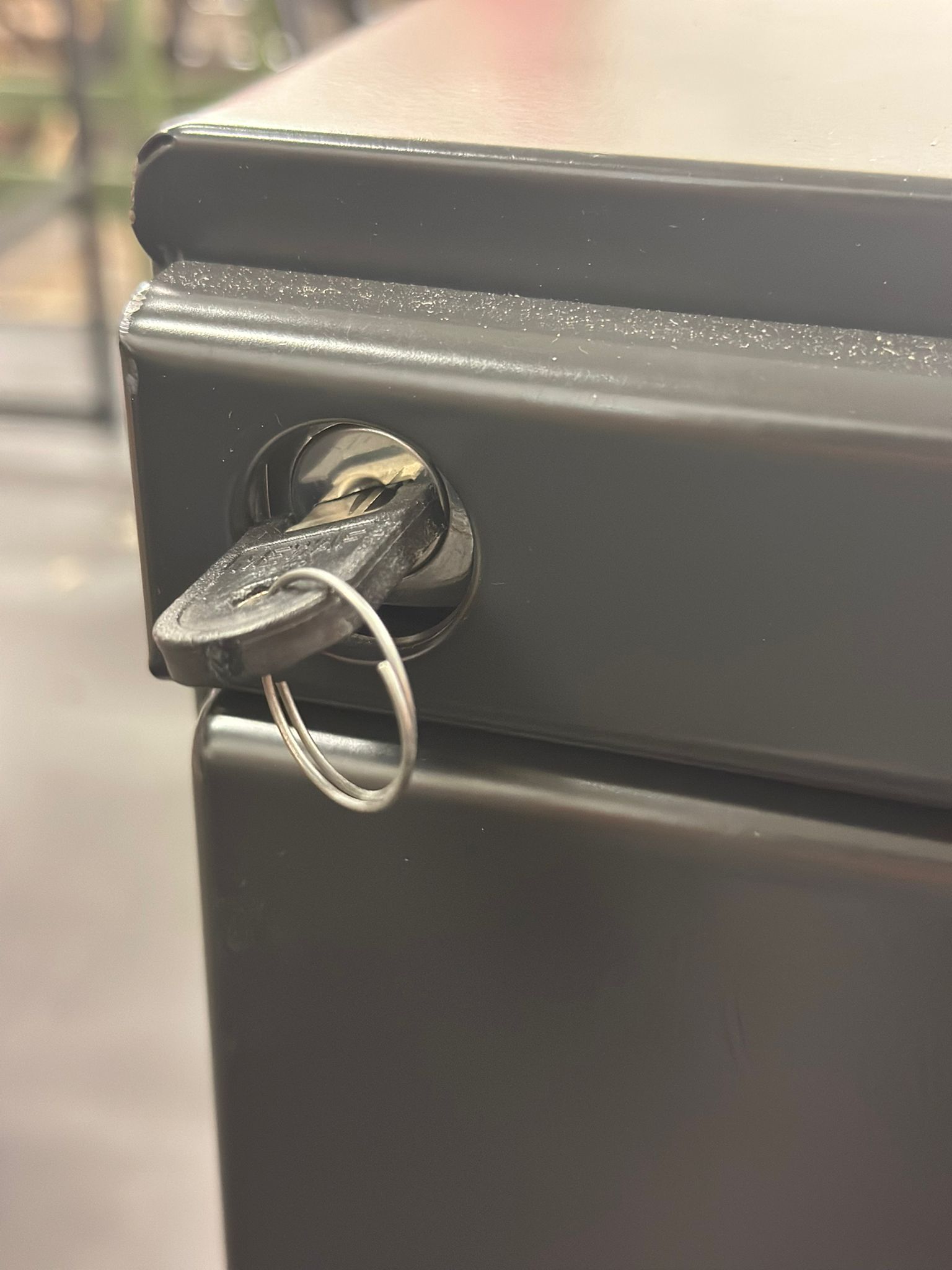 Caisson de rangement métallique sur roulette avec clés - Image 2