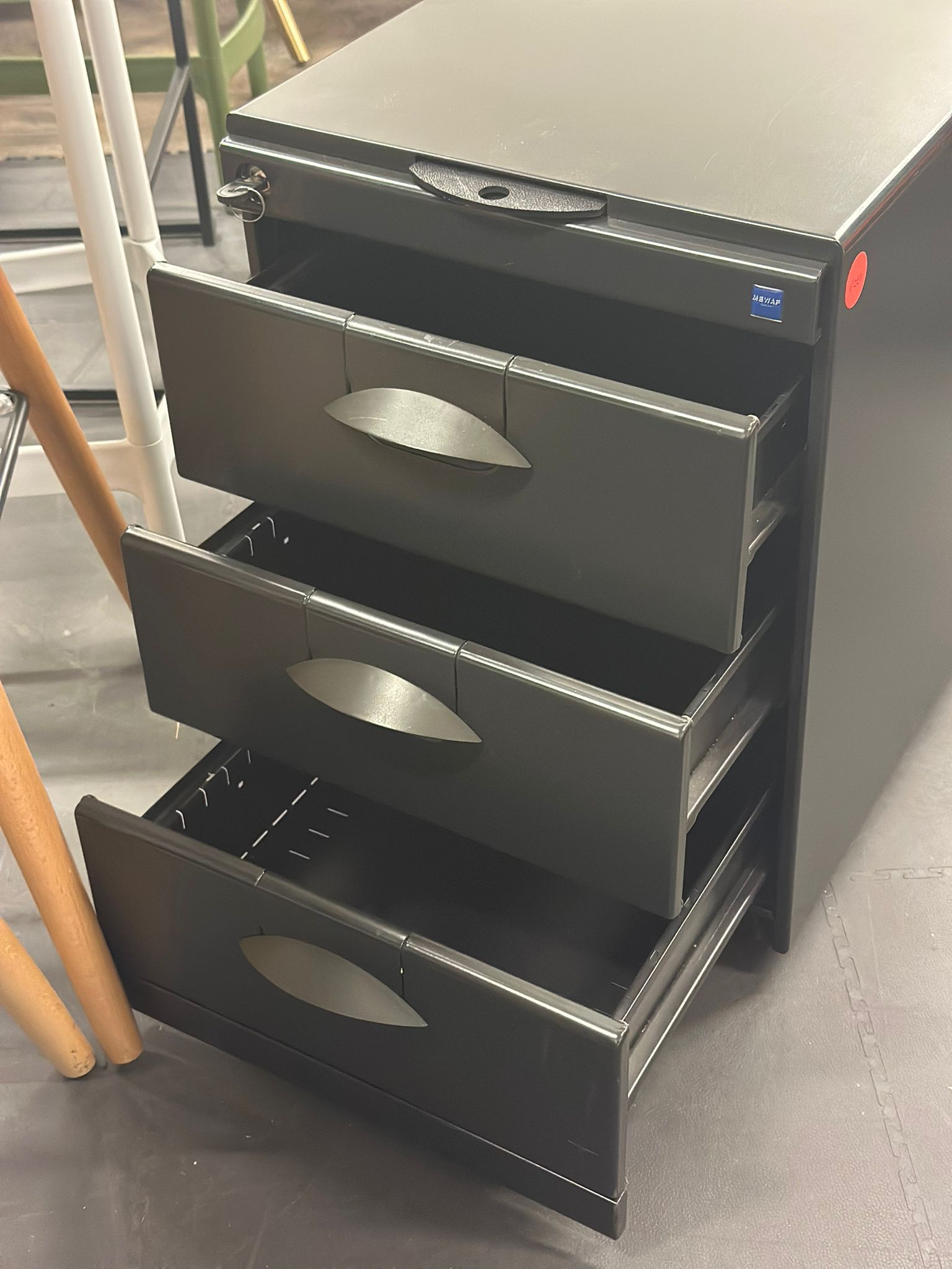 Caisson de rangement métallique sur roulette avec clés - Image 4