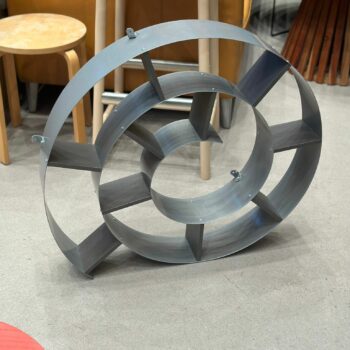 Étagère murale design en métal