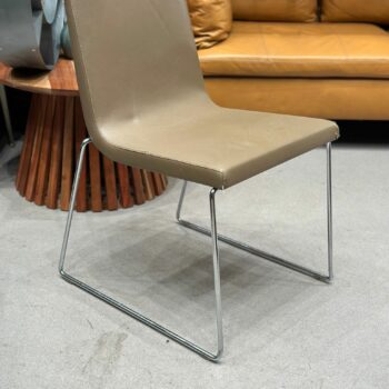 Chaise similicuir (26 pièces disponibles)