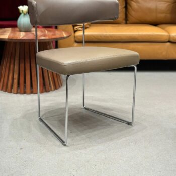 Chaise salle à manger similicuir (12 pièces disponibles)