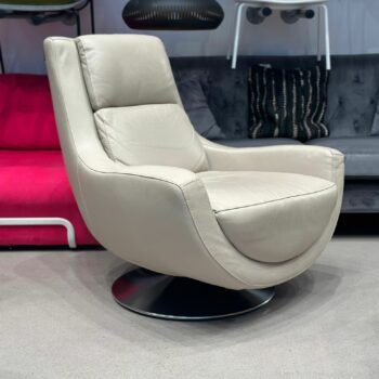 Fauteuil en cuir pivotant - Château d'Ax