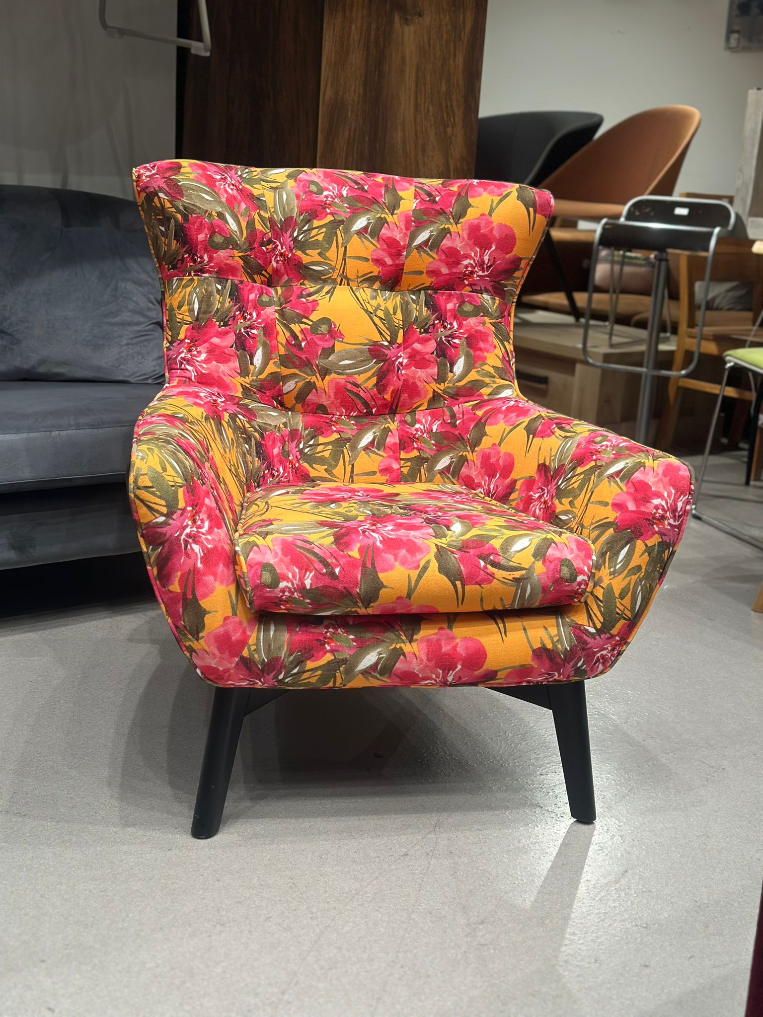 Fauteuil revêtement en tissu à motif floraux
